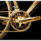 Золотой гоночный велосипед