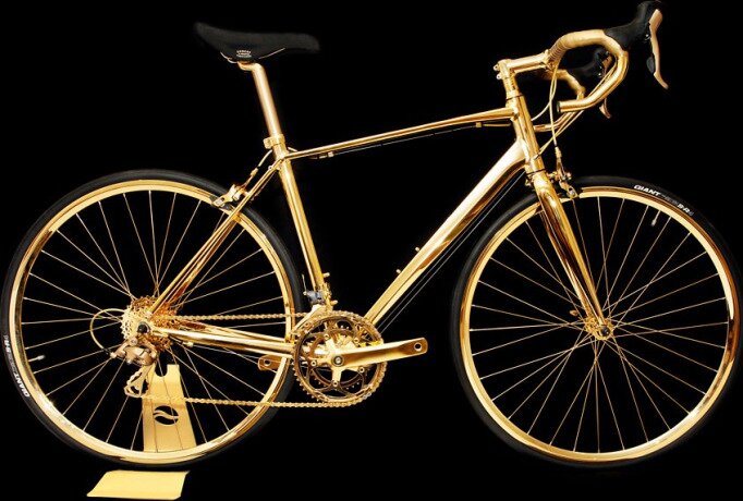 Золотой гоночный велосипед
